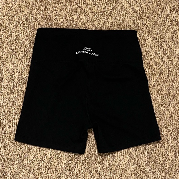 Lorna Jane Bike Short - Picture 3 of 4